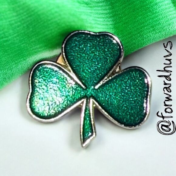 Bundle Sale 3 for $15 | Green Three-Leaf Clover Pin - Picture 1 of 8